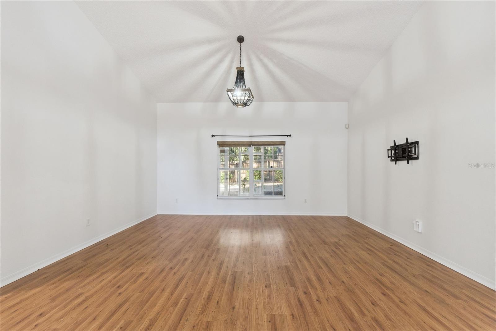 Image 21 of 64 For 720 Swaying Pine Way