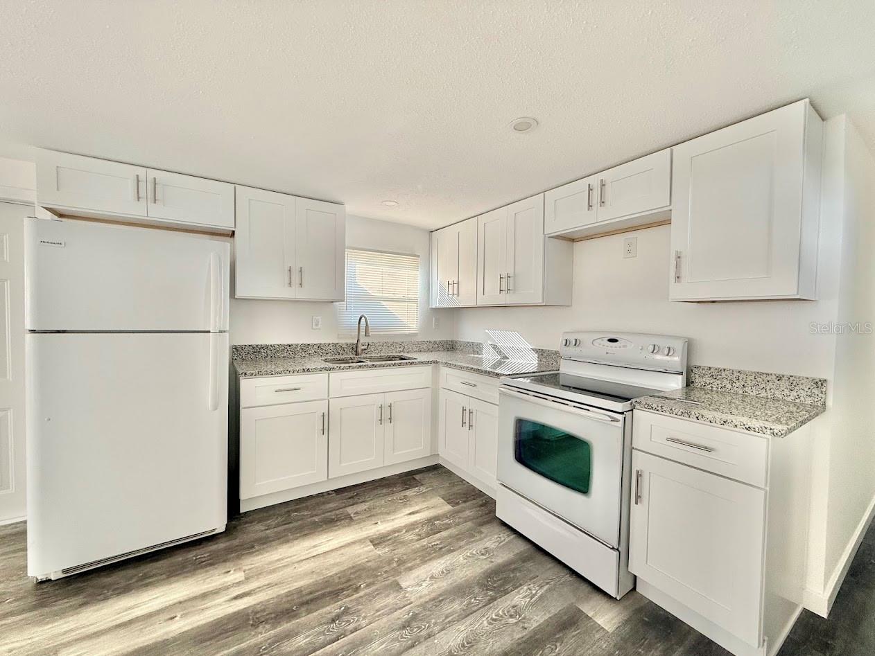 Image 6 of 8 For 805 Live Oak Street