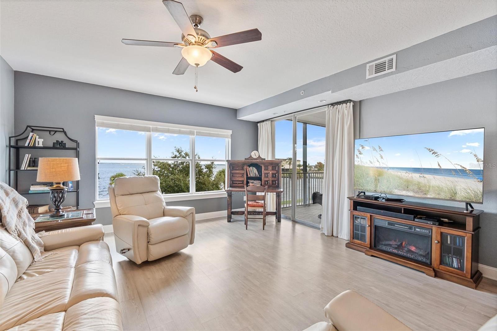 Image 24 of 62 For 225 Seminole Boulevard 208