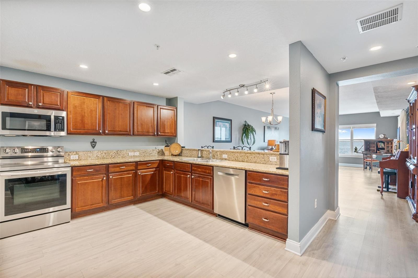 Image 29 of 62 For 225 Seminole Boulevard 208