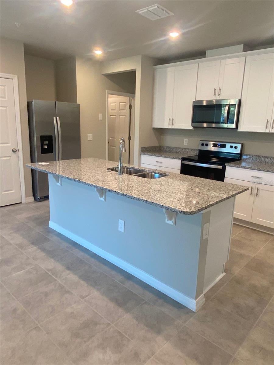 Image 3 of 17 For 2053 Milkweed Street