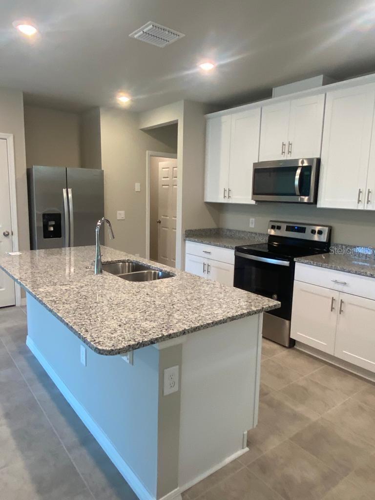 Image 4 of 17 For 2053 Milkweed Street