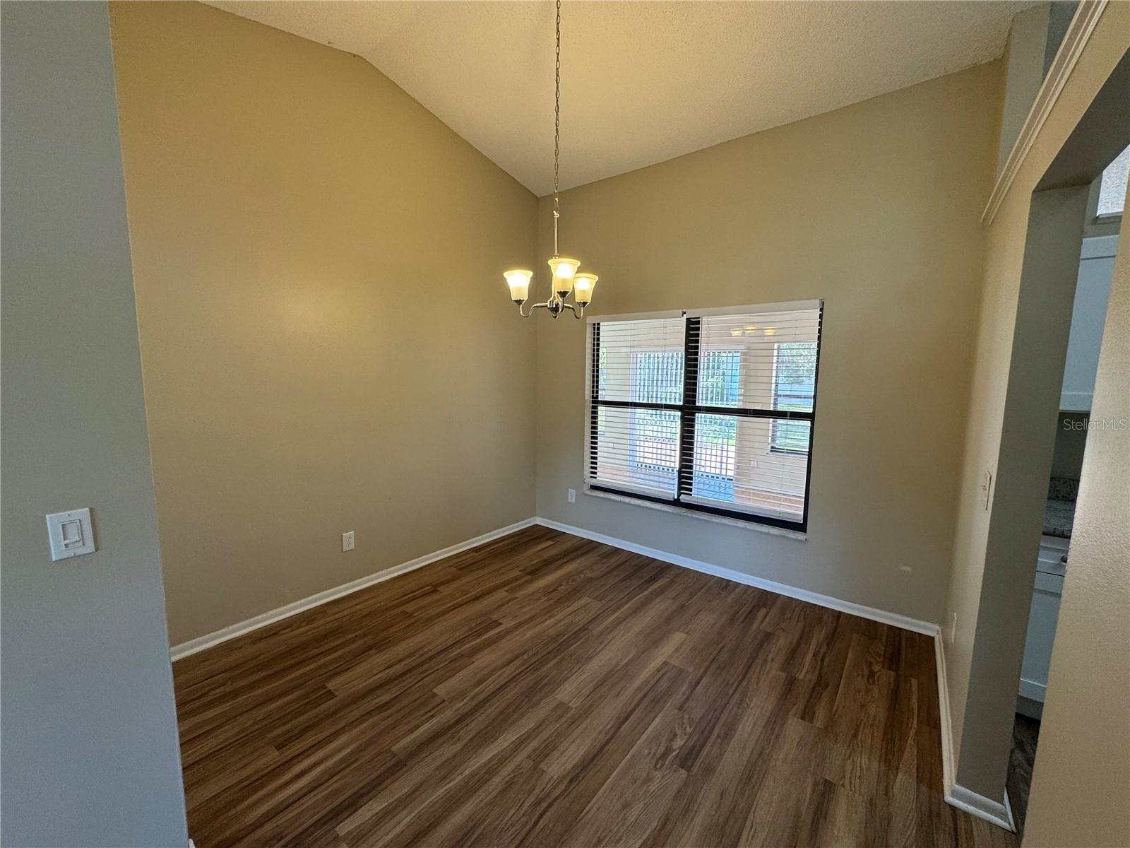 Image 6 of 19 For 2206 Fairmont Circle