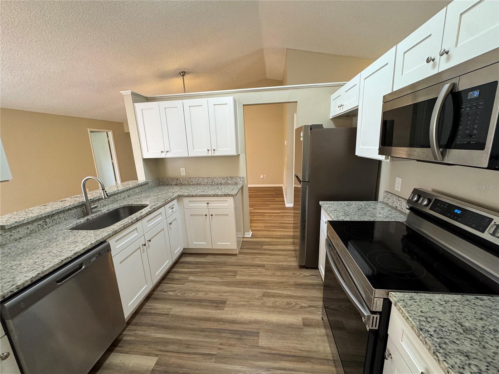 Image 7 of 19 For 2206 Fairmont Circle