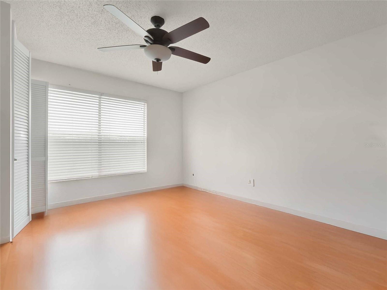 Image 10 of 16 For 595 Queensbridge Drive