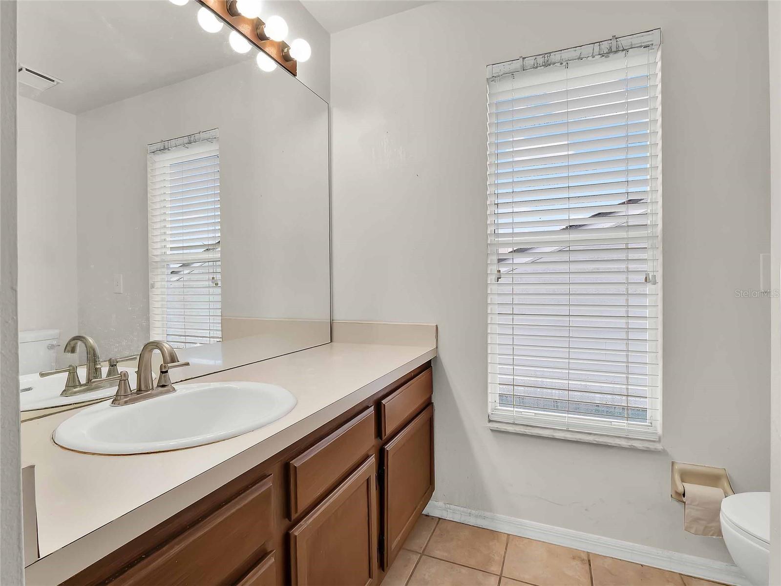 Image 12 of 16 For 595 Queensbridge Drive