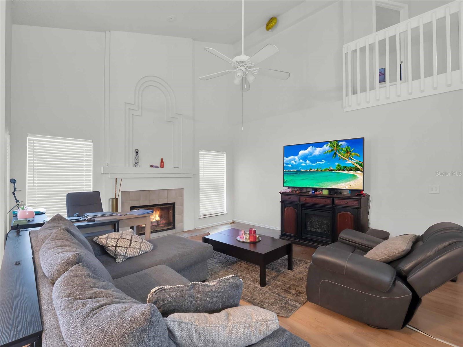 Image 2 of 16 For 595 Queensbridge Drive