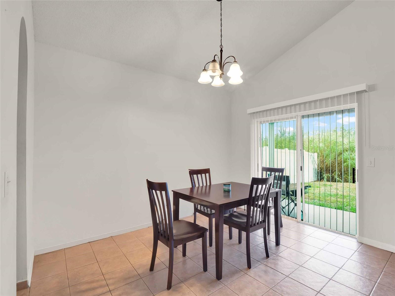 Image 6 of 16 For 595 Queensbridge Drive