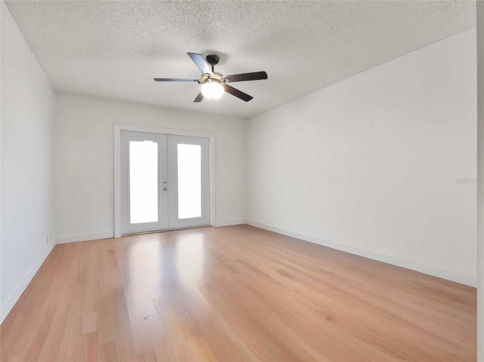 Image 8 of 16 For 595 Queensbridge Drive