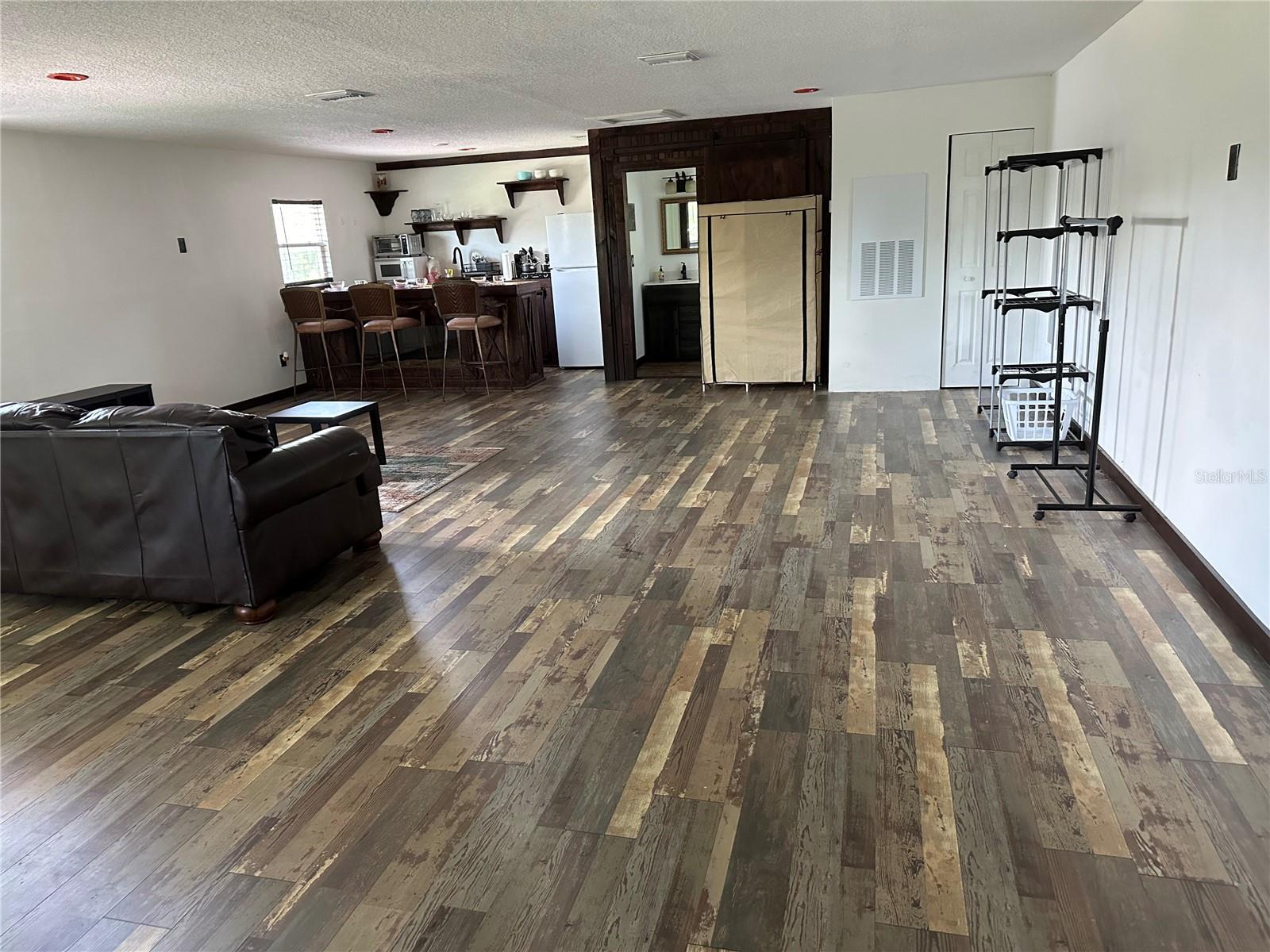 Image 22 of 39 For 2400 10th Street