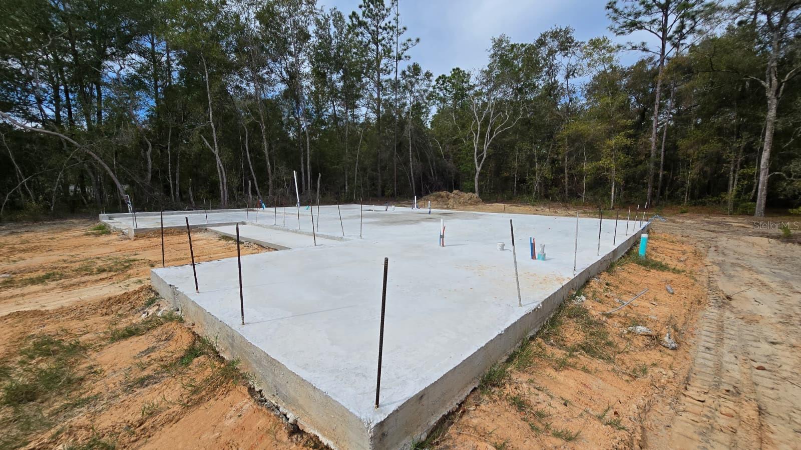 Listing photo id 4 for 1067 Geneva Place