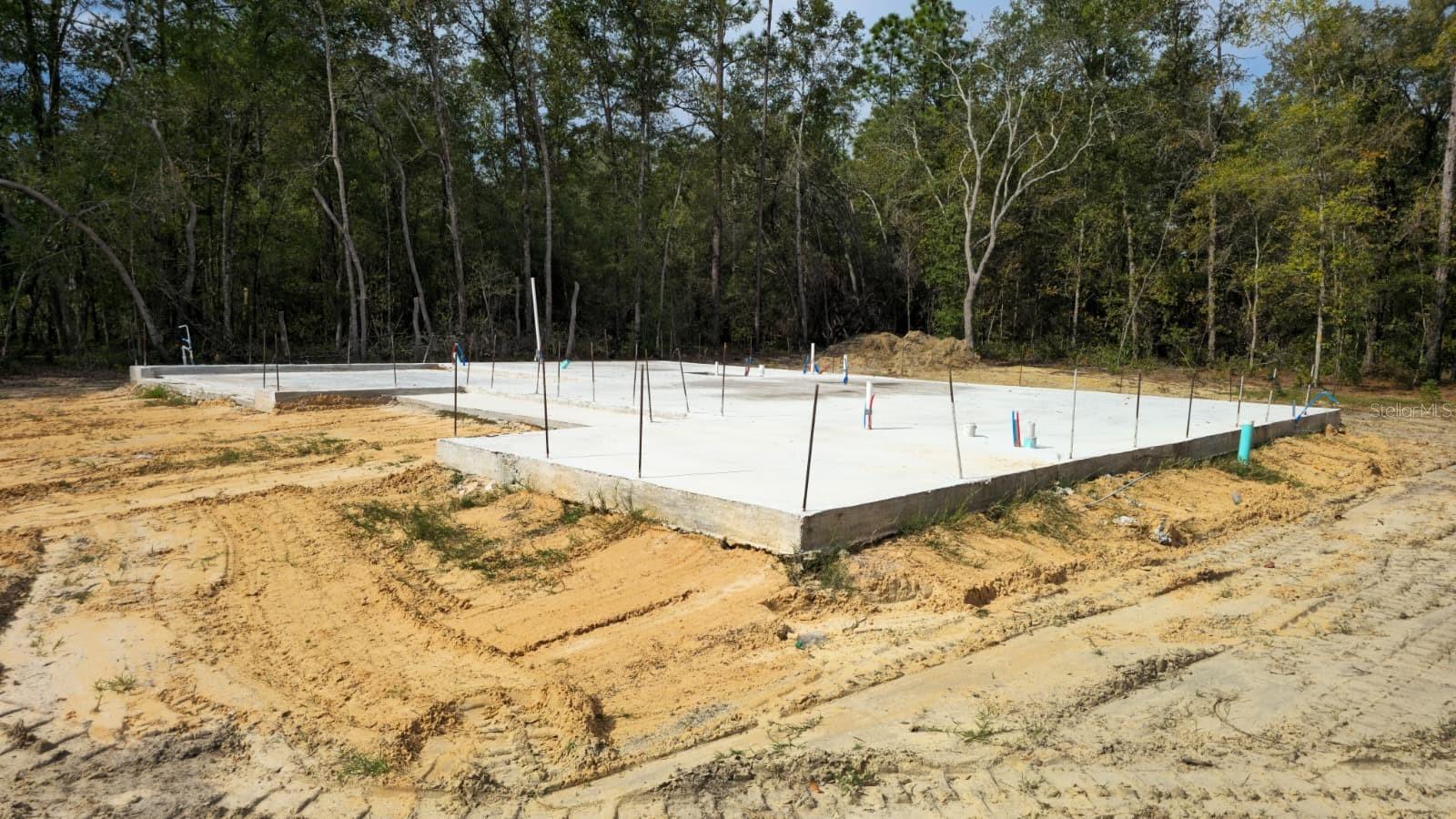 Listing photo id 5 for 1067 Geneva Place