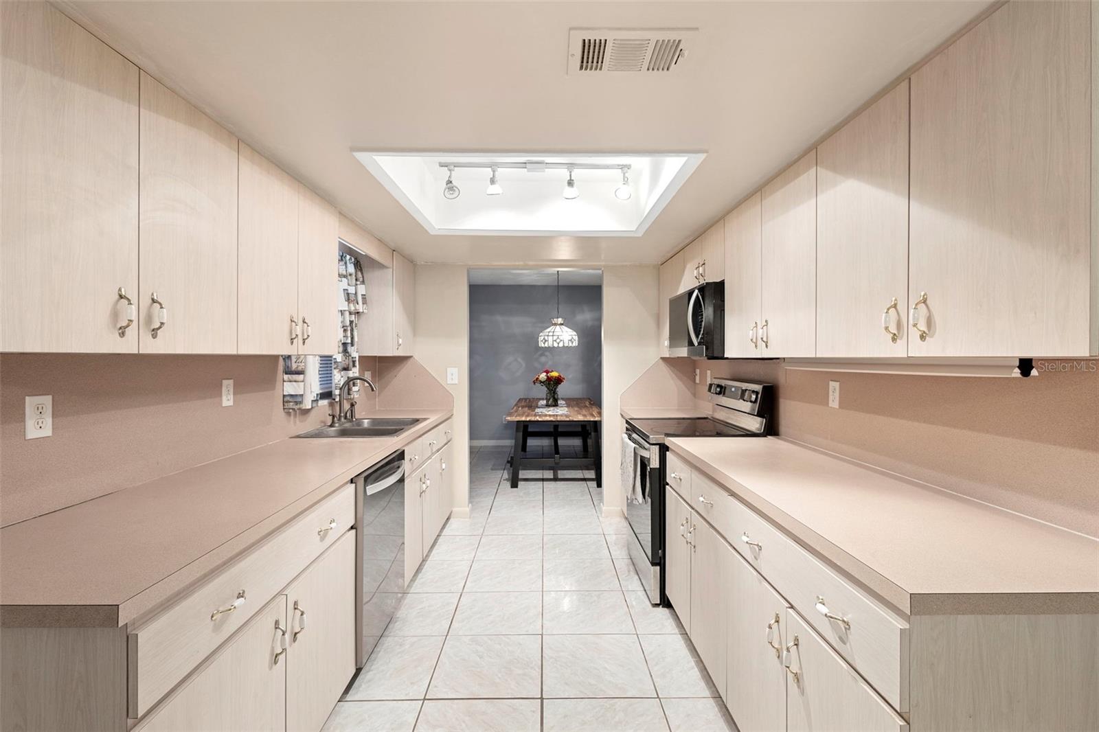 Image 25 of 29 For 630 Grand Plaza Drive