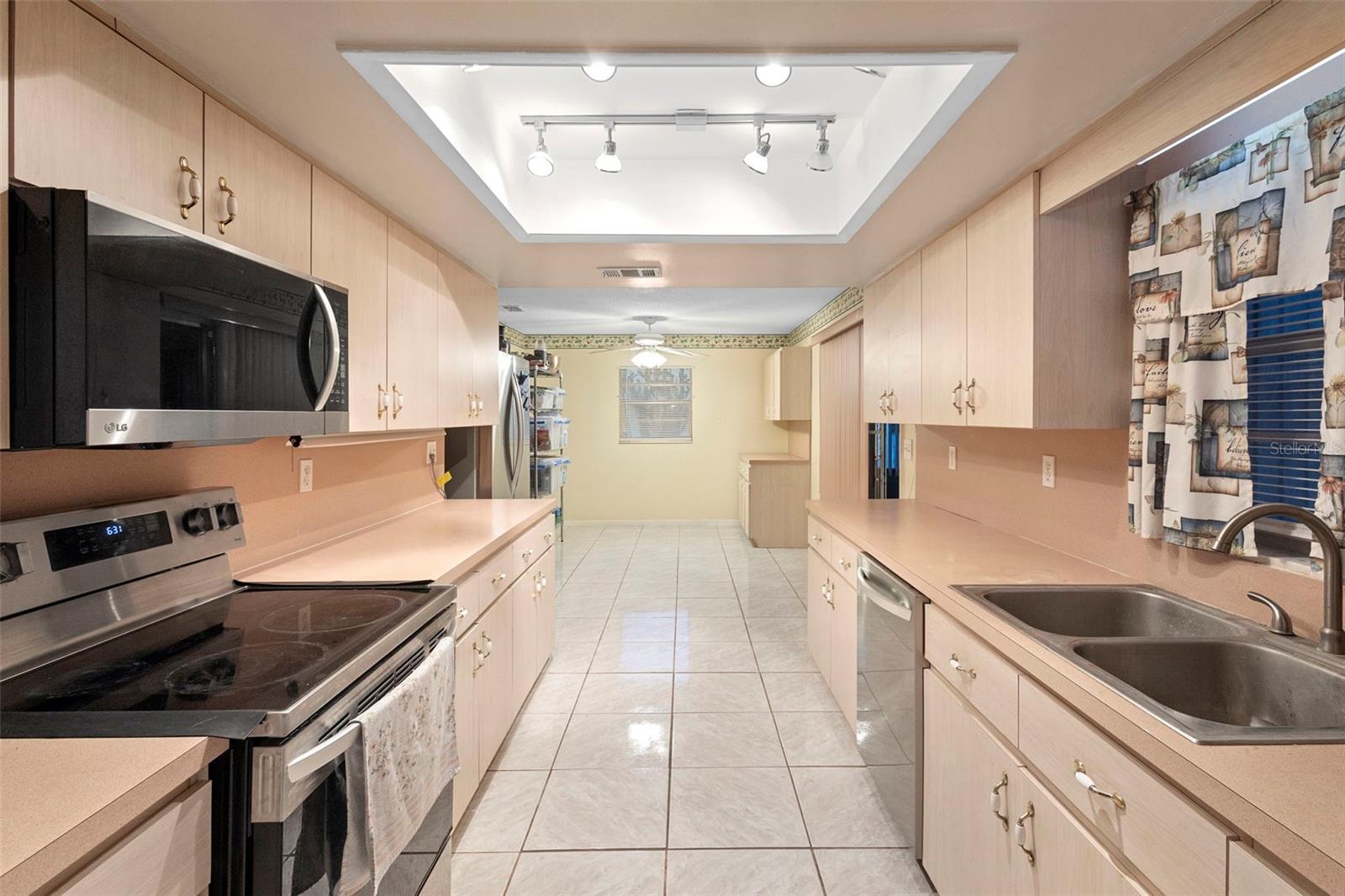 Image 28 of 29 For 630 Grand Plaza Drive