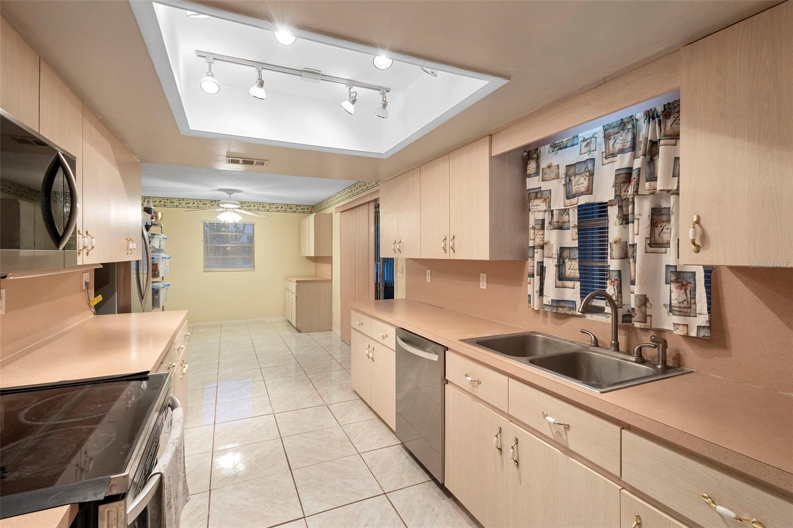 Image 4 of 29 For 630 Grand Plaza Drive