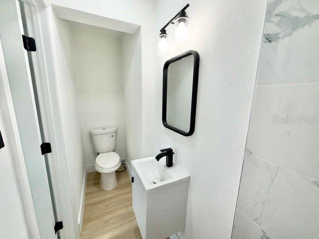 Image 23 of 31 For 325 Burleigh Avenue