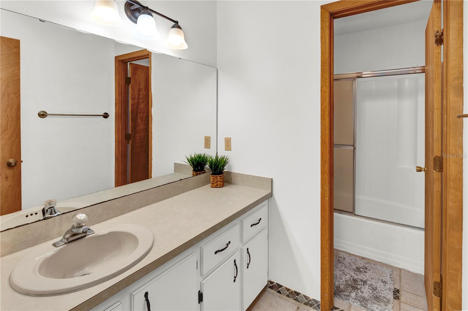 Image 11 of 17 For 59 Cordona Drive E