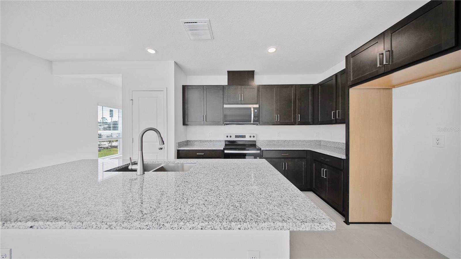 Image 8 of 20 For 16619 Luminary Loop