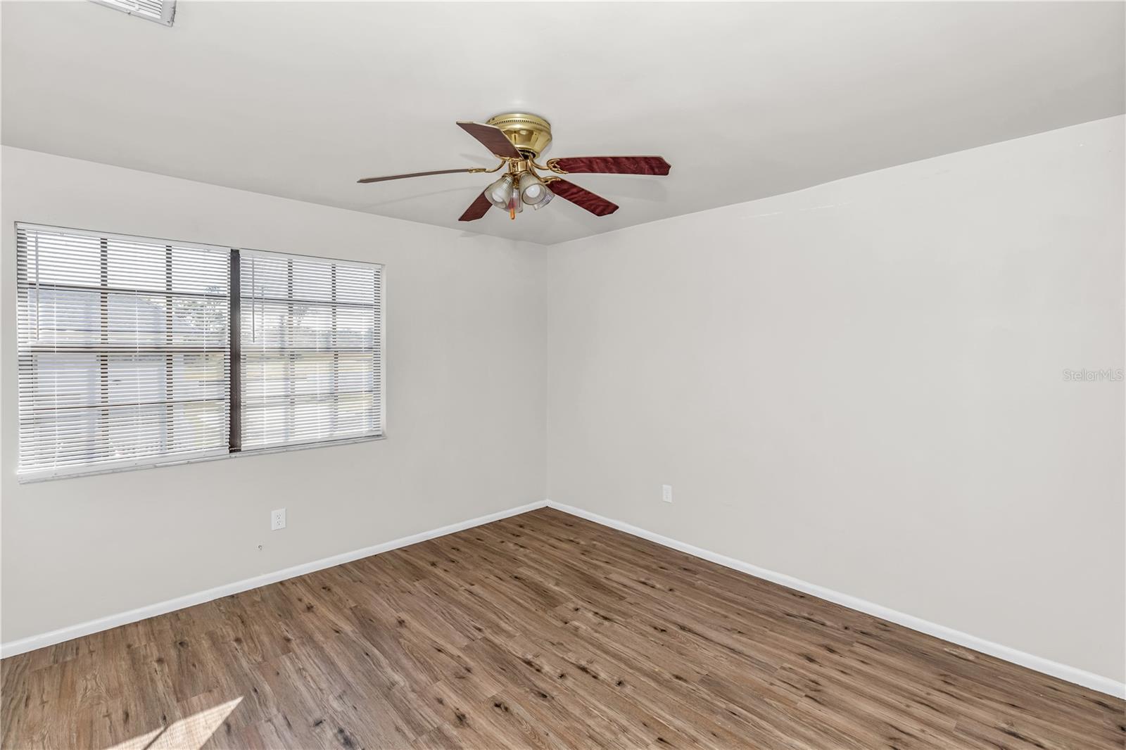 Image 18 of 20 For 1864 South Street