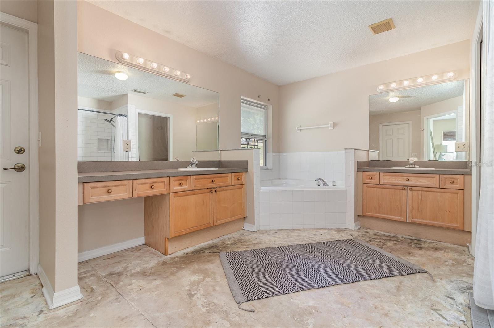 Image 12 of 34 For 6160 Allen Street