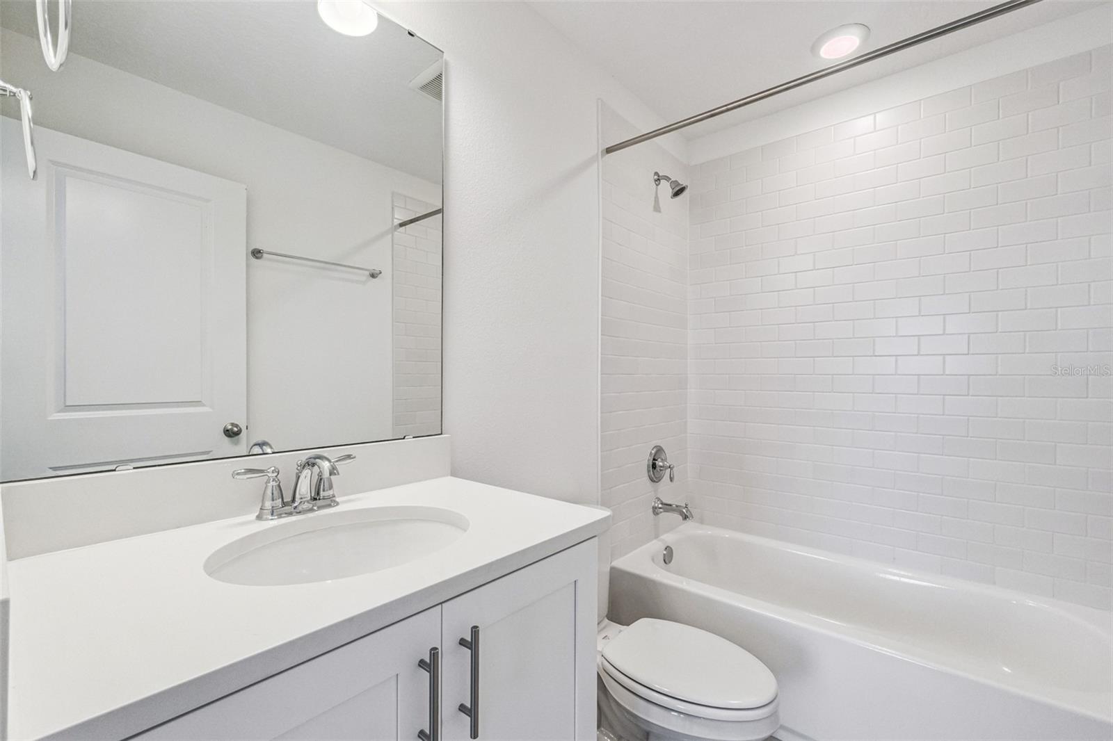 Image 15 of 39 For 13136 Bovet Avenue