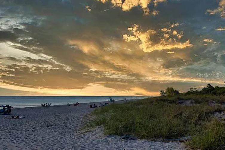 Image 11 of 12 For 10249 Burlington Avenue