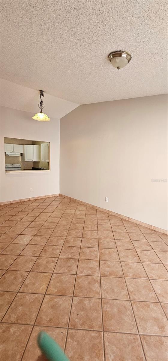 Image 6 of 14 For 805 Victoria Boulevard