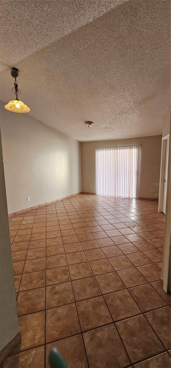 Image 7 of 14 For 805 Victoria Boulevard