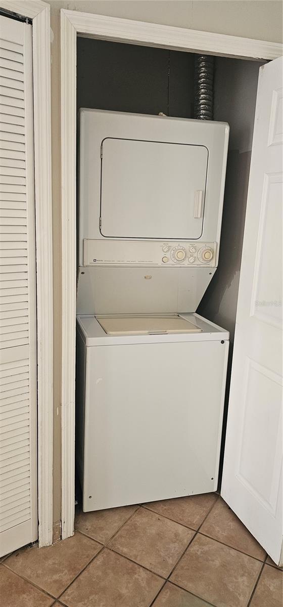 Image 8 of 14 For 805 Victoria Boulevard