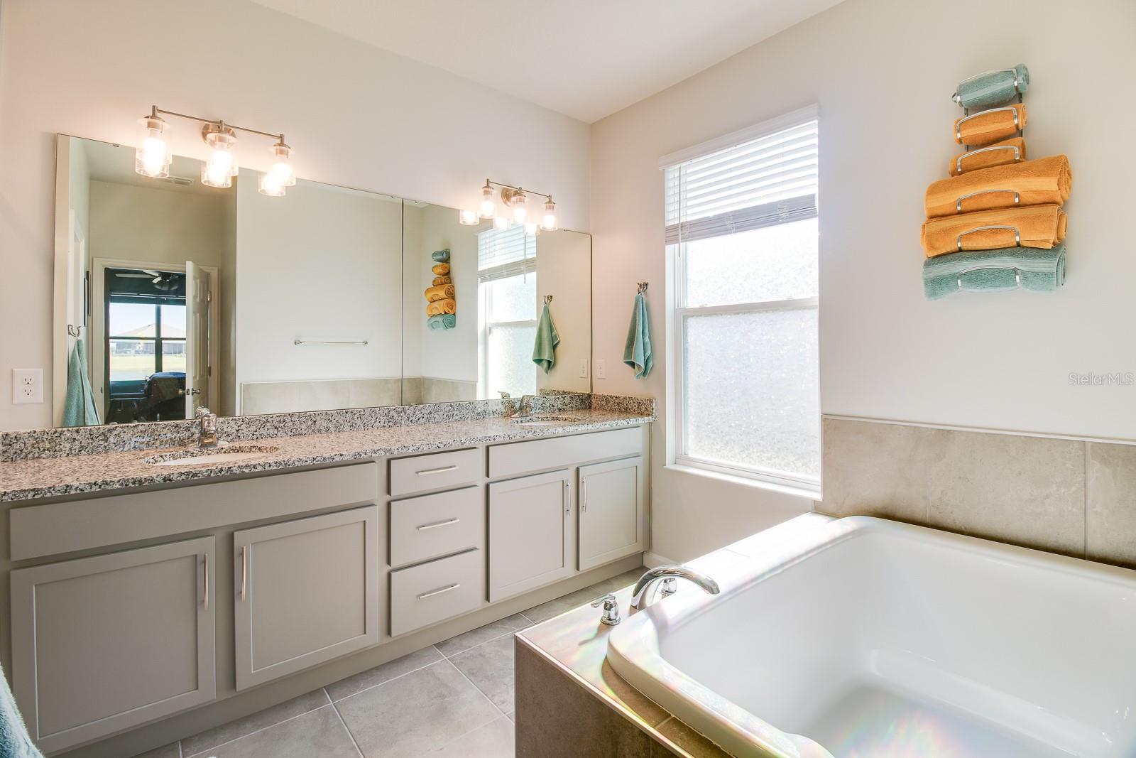 Image 16 of 39 For 1984 Middlebury Drive Se