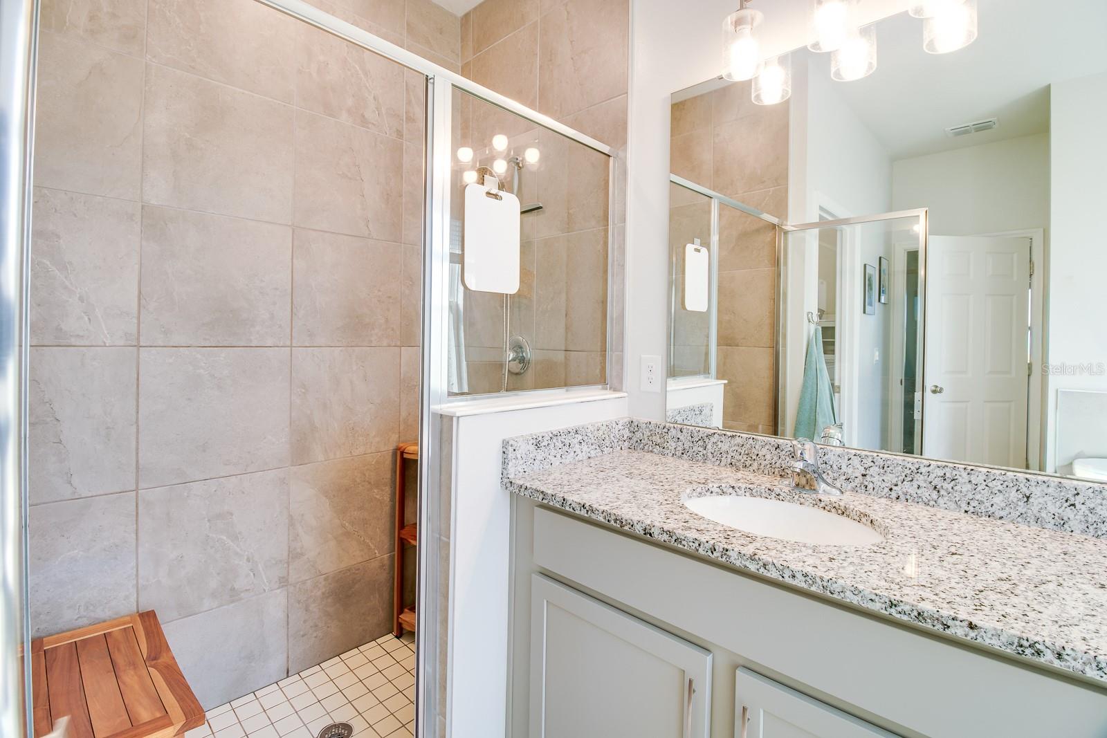 Image 17 of 39 For 1984 Middlebury Drive Se