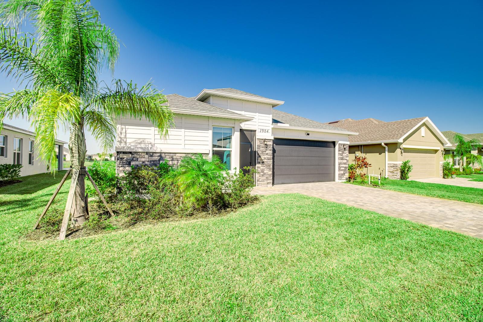 Image 2 of 39 For 1984 Middlebury Drive Se