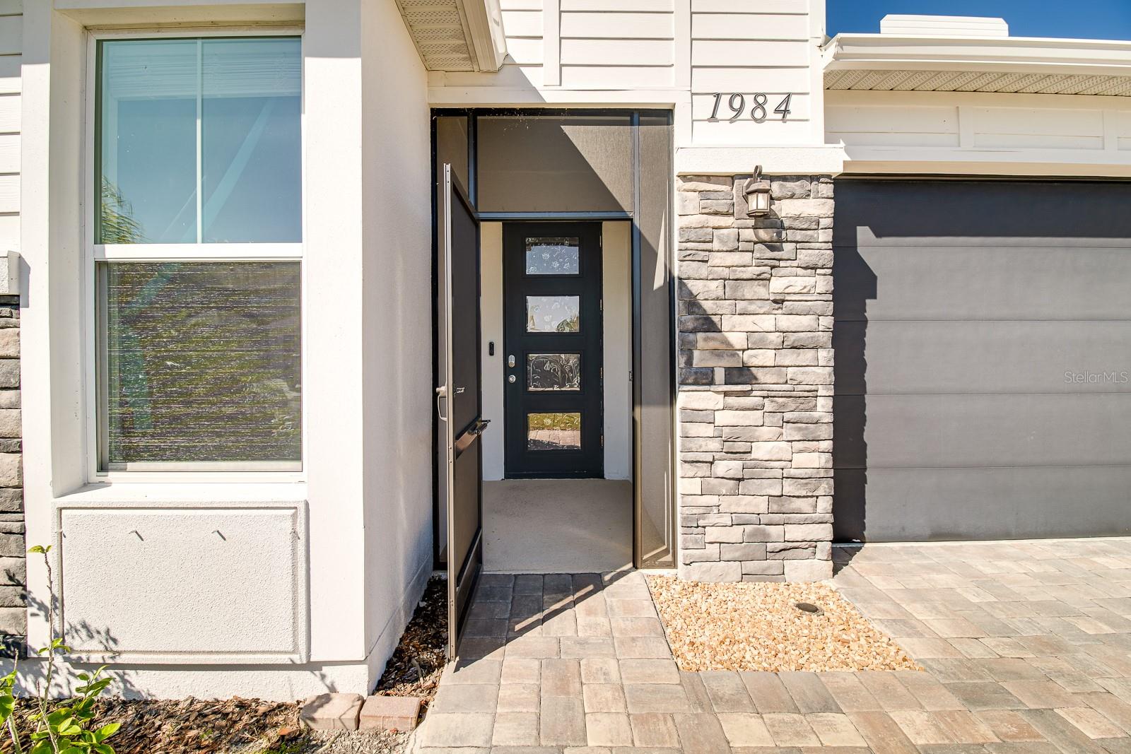 Image 3 of 39 For 1984 Middlebury Drive Se