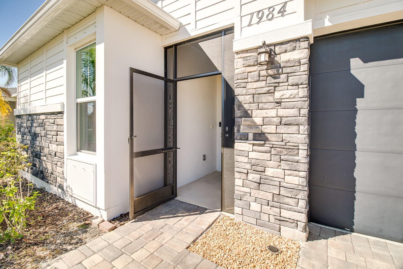 Image 4 of 39 For 1984 Middlebury Drive Se