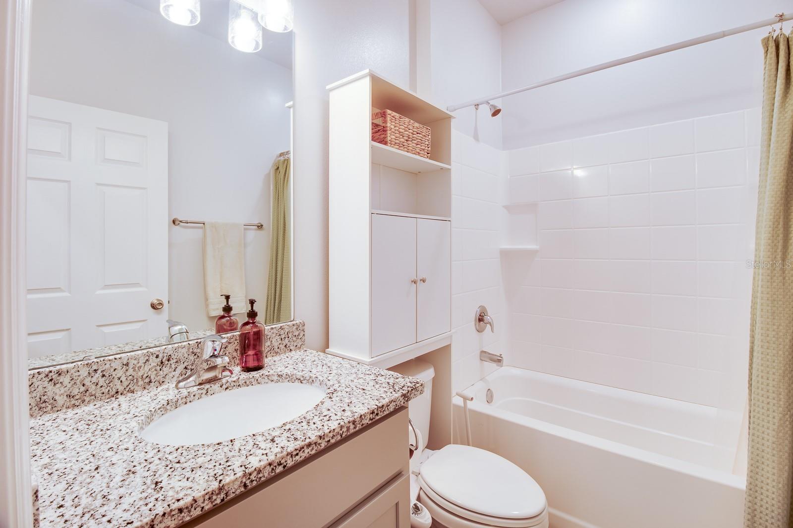 Image 7 of 39 For 1984 Middlebury Drive Se