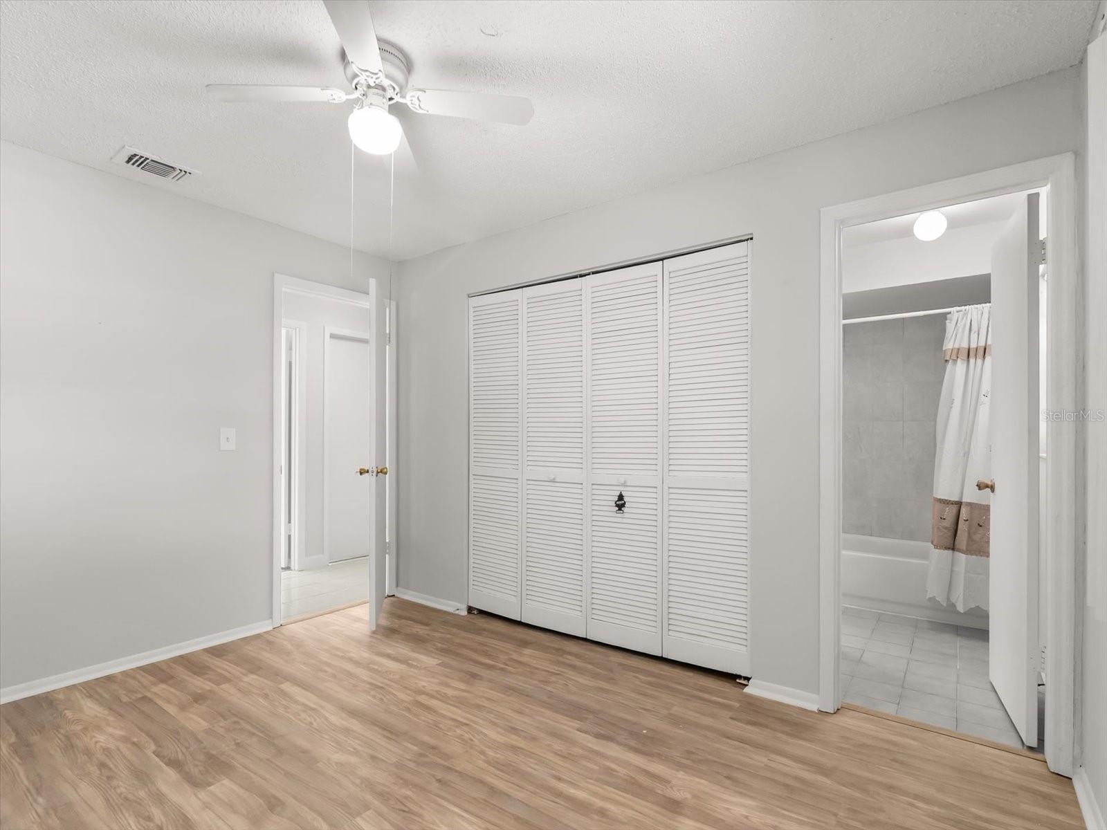 Image 18 of 37 For 387 Iowa Woods Circle W