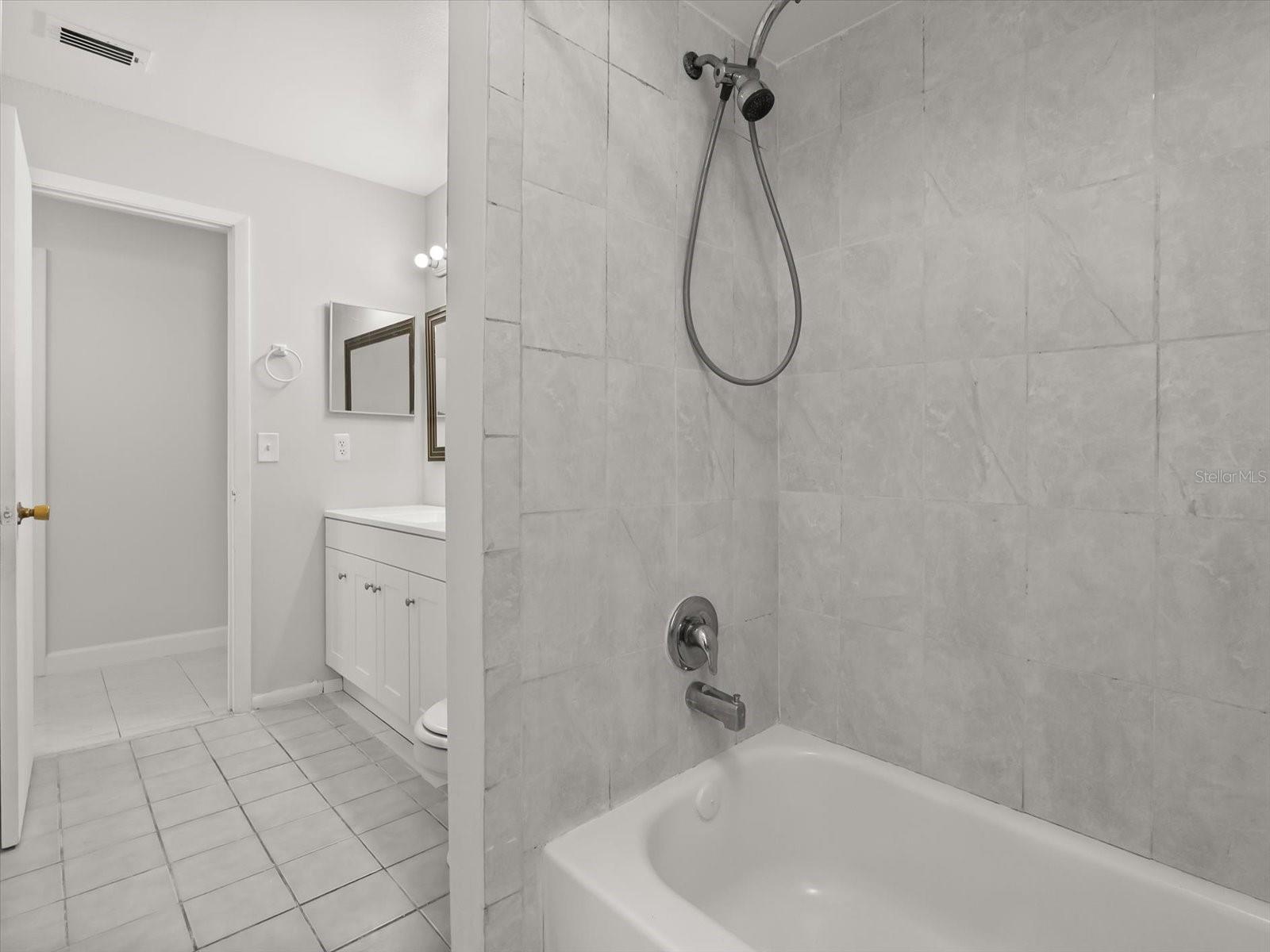 Image 19 of 37 For 387 Iowa Woods Circle W