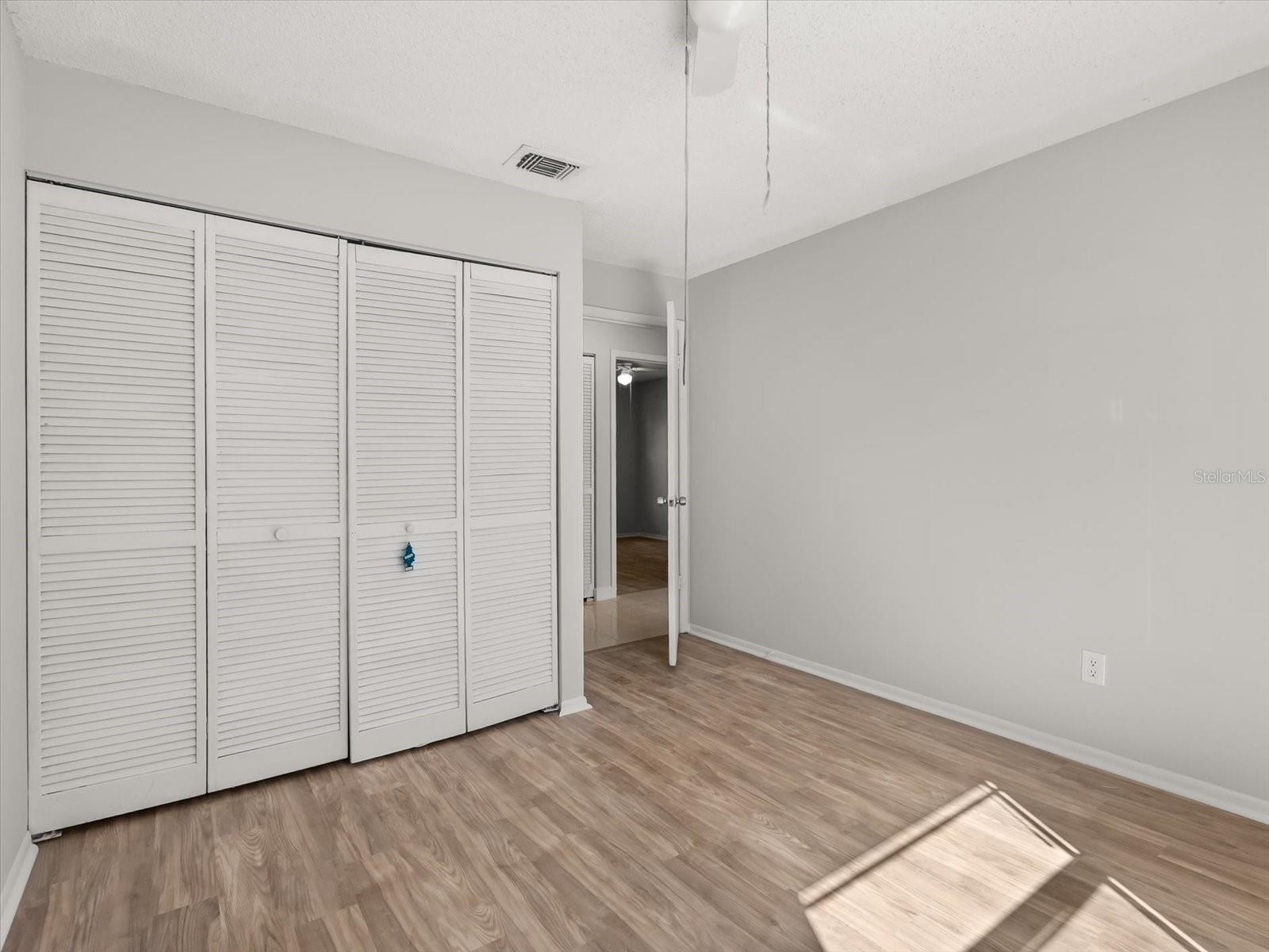 Image 21 of 37 For 387 Iowa Woods Circle W