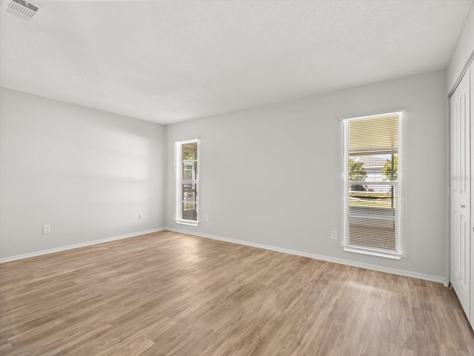 Image 22 of 37 For 387 Iowa Woods Circle W