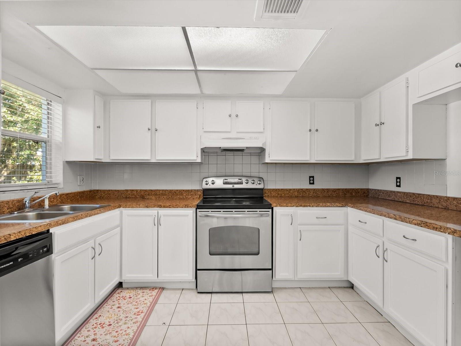 Image 26 of 37 For 387 Iowa Woods Circle W