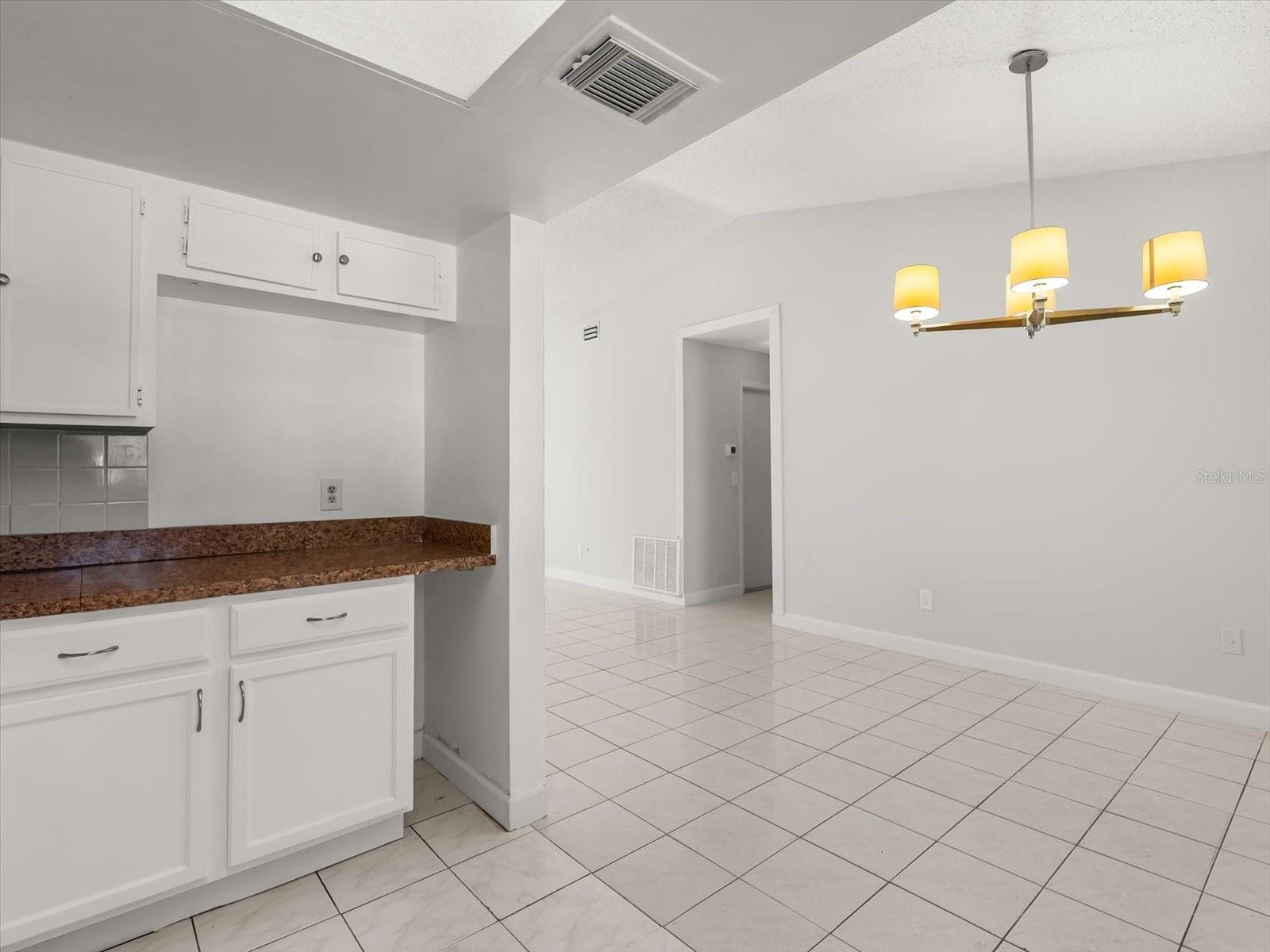 Image 28 of 37 For 387 Iowa Woods Circle W