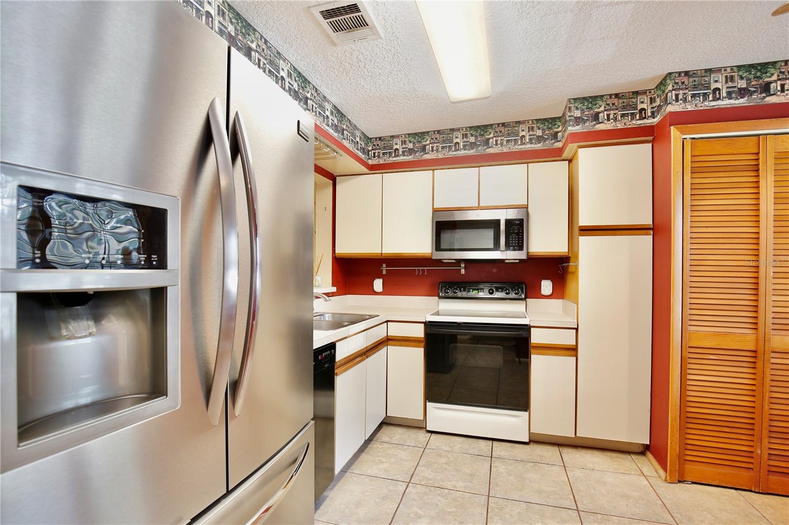 Image 3 of 35 For 2924 Harbour Grace Court