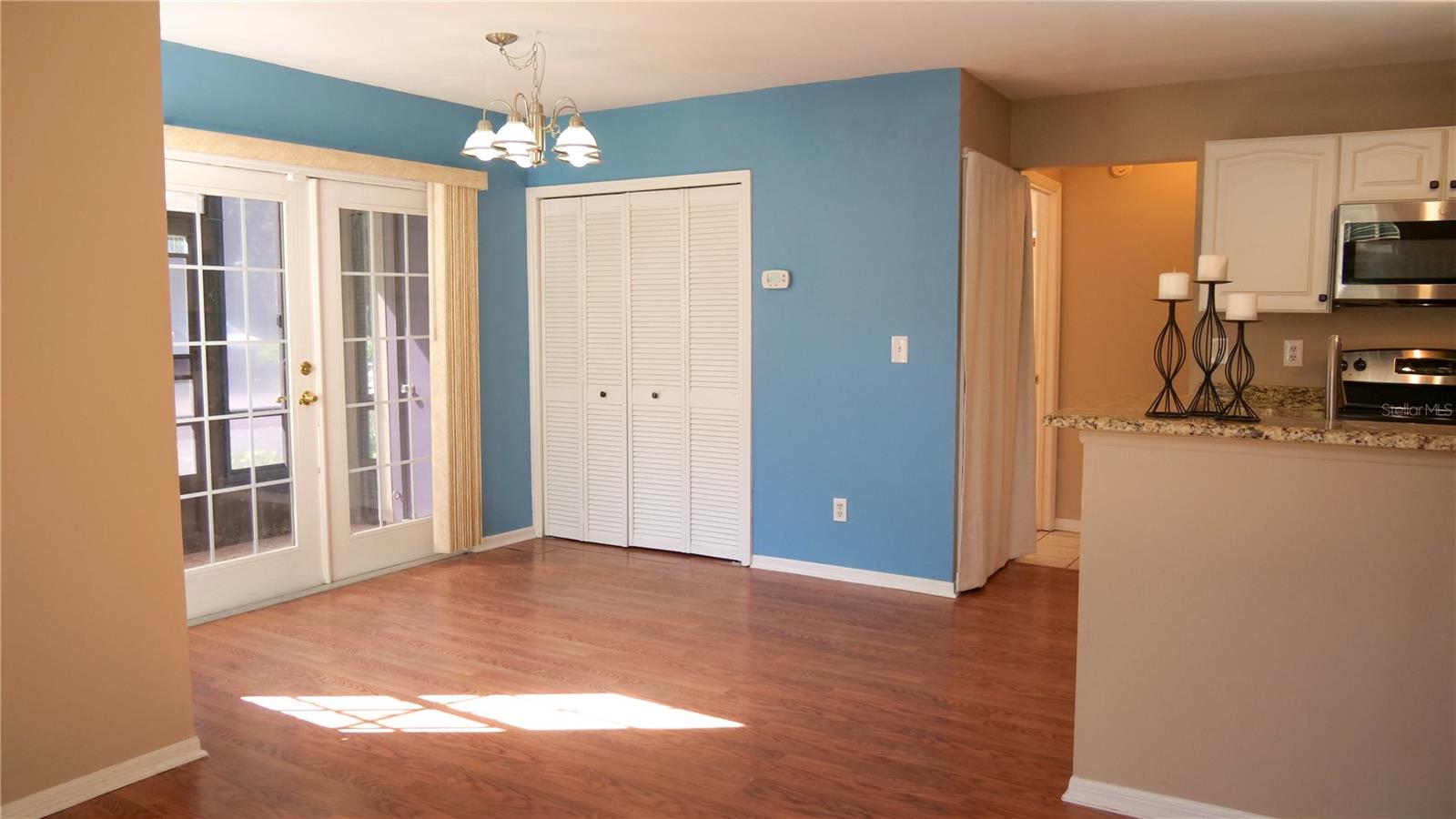 Image 10 of 40 For 964 Helmsle Court 100