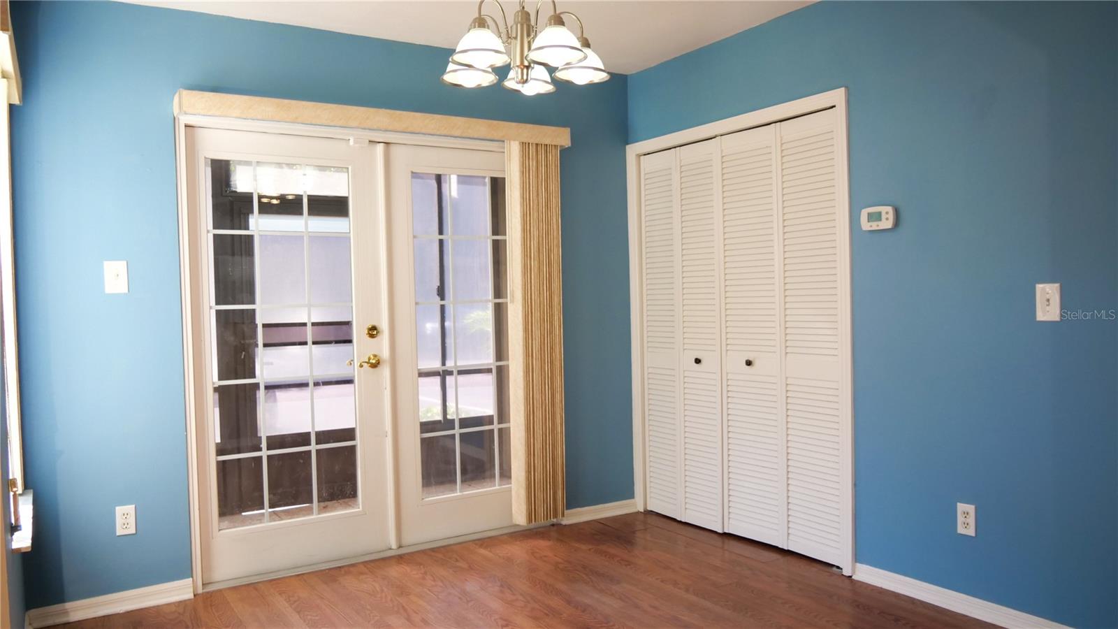 Image 11 of 40 For 964 Helmsle Court 100