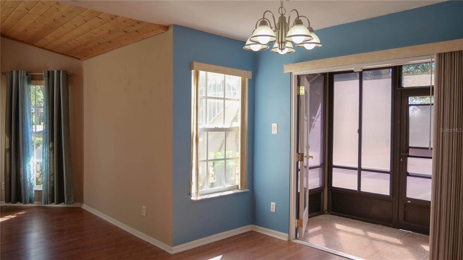 Image 12 of 40 For 964 Helmsle Court 100