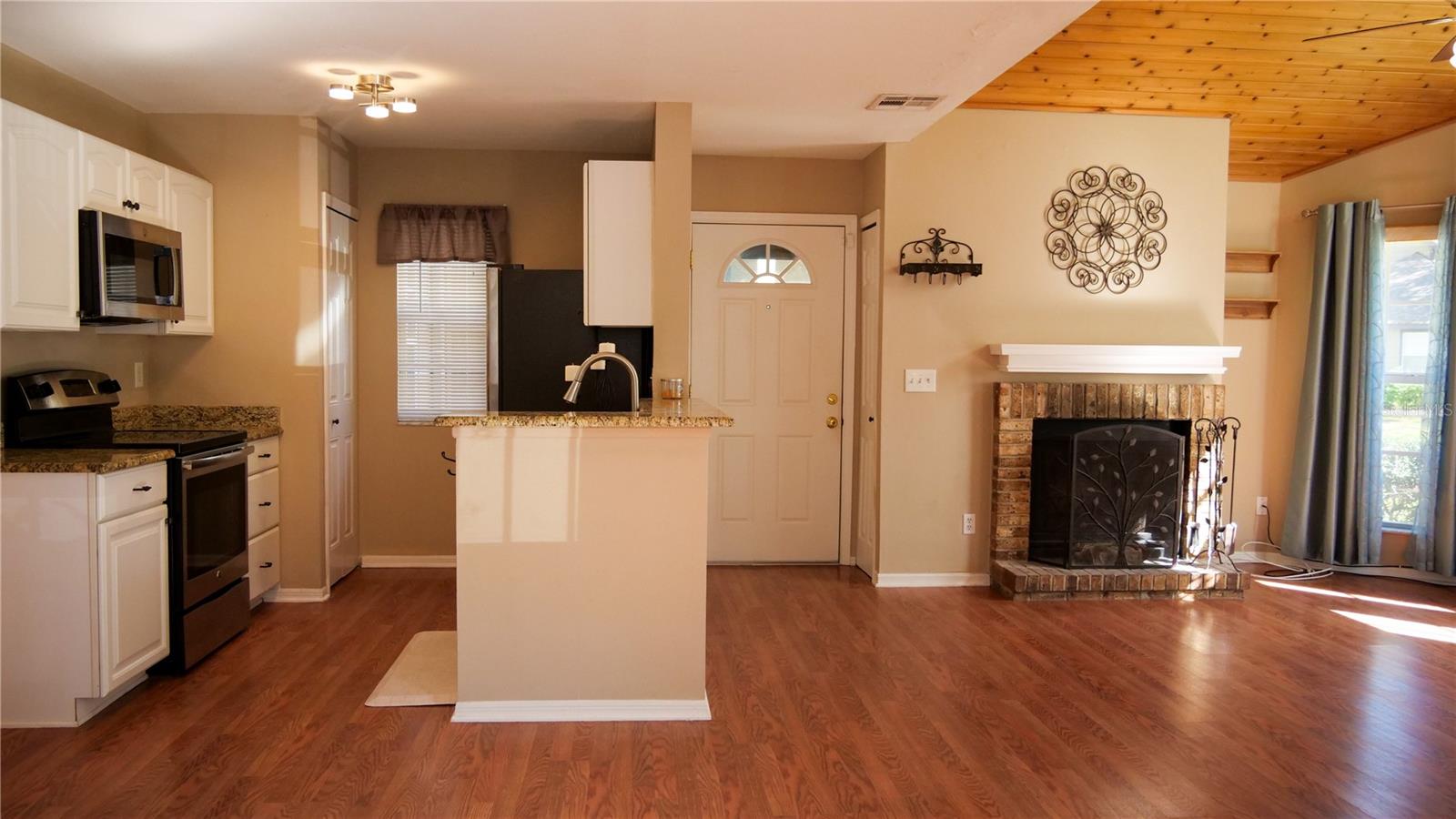 Image 14 of 40 For 964 Helmsle Court 100