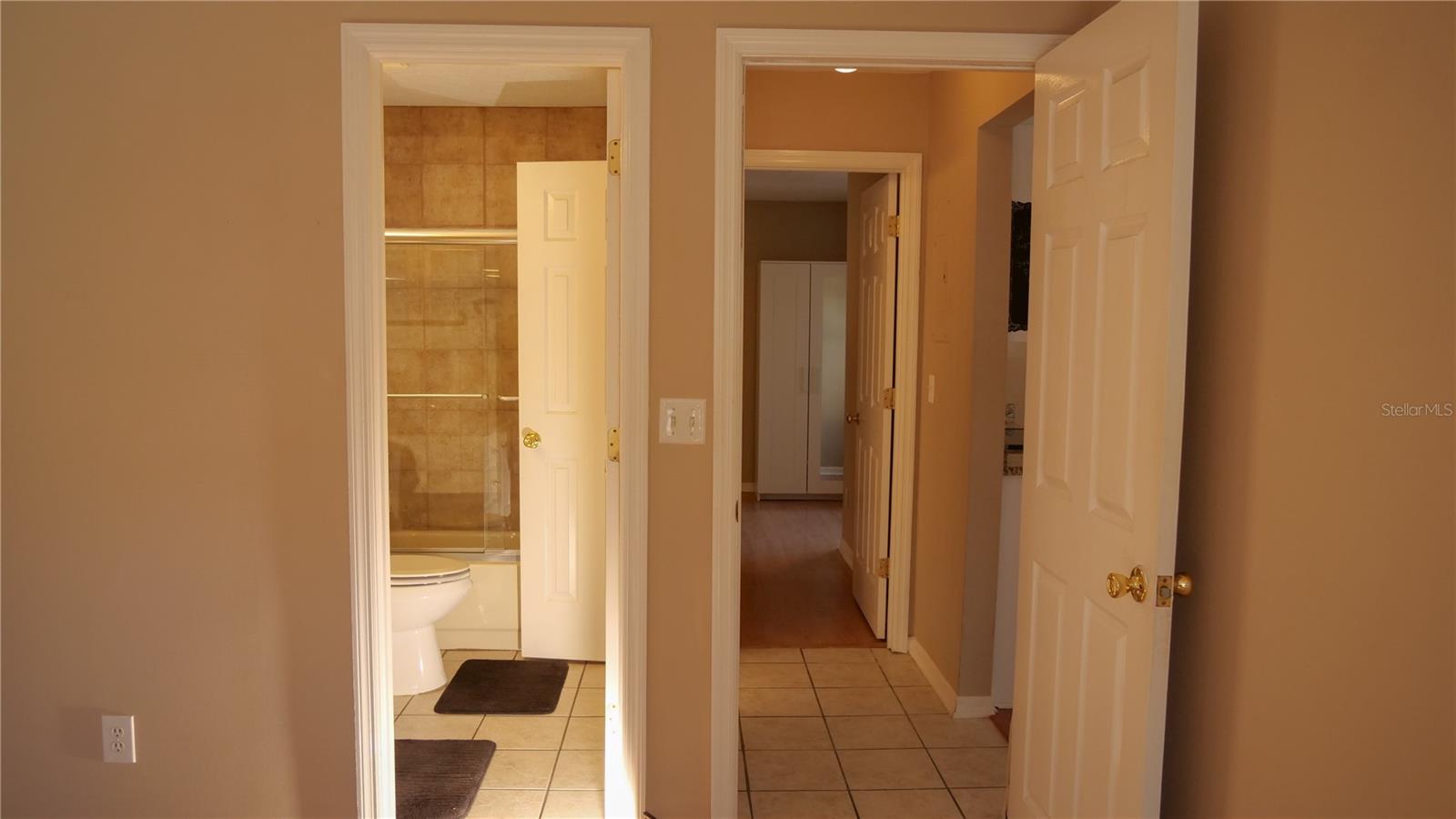 Image 22 of 40 For 964 Helmsle Court 100