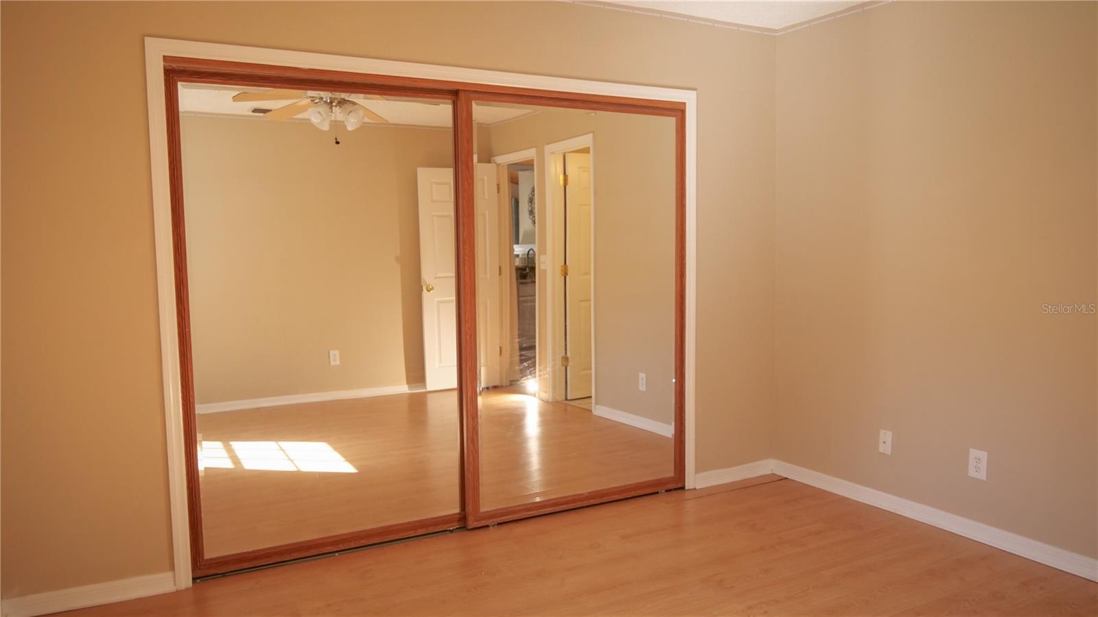 Image 24 of 40 For 964 Helmsle Court 100