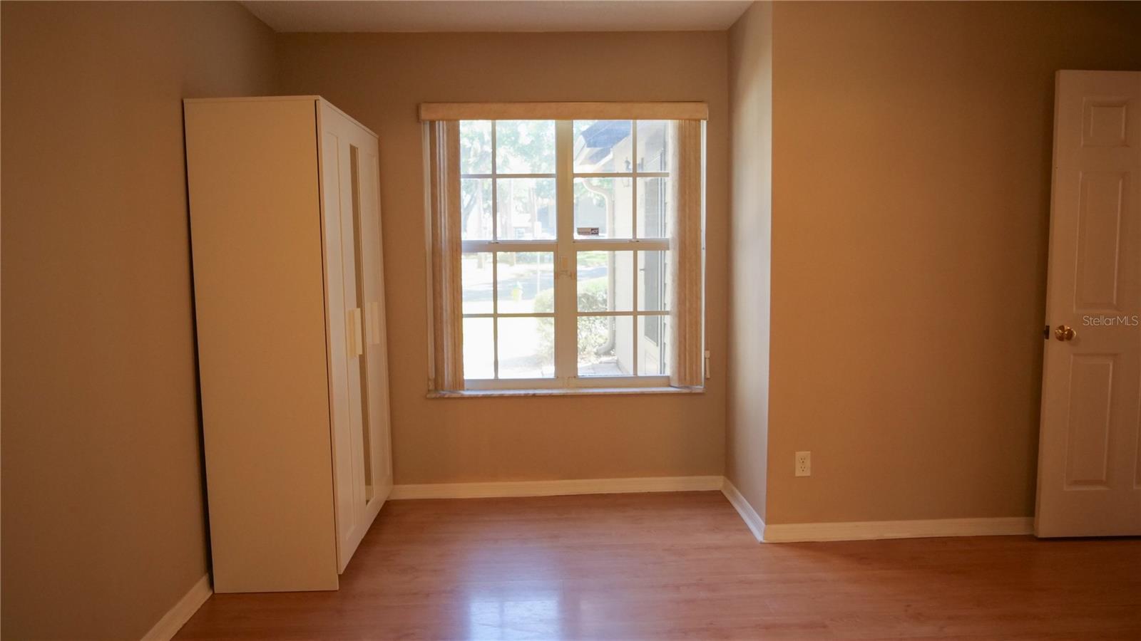 Image 32 of 40 For 964 Helmsle Court 100