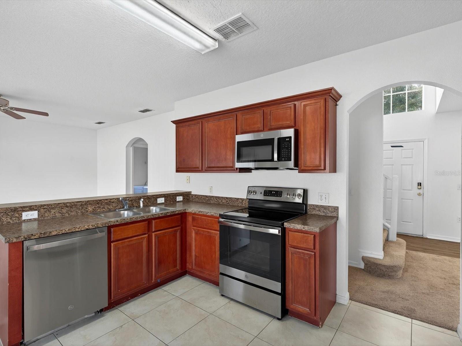 Image 11 of 37 For 556 Viceroy Court